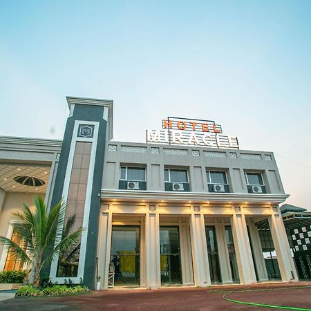 Hotel Miracle 2Km From Mahakal Temple Уджайн Екстериор снимка