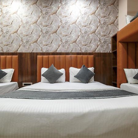 Hotel Miracle 2Km From Mahakal Temple Уджайн Екстериор снимка