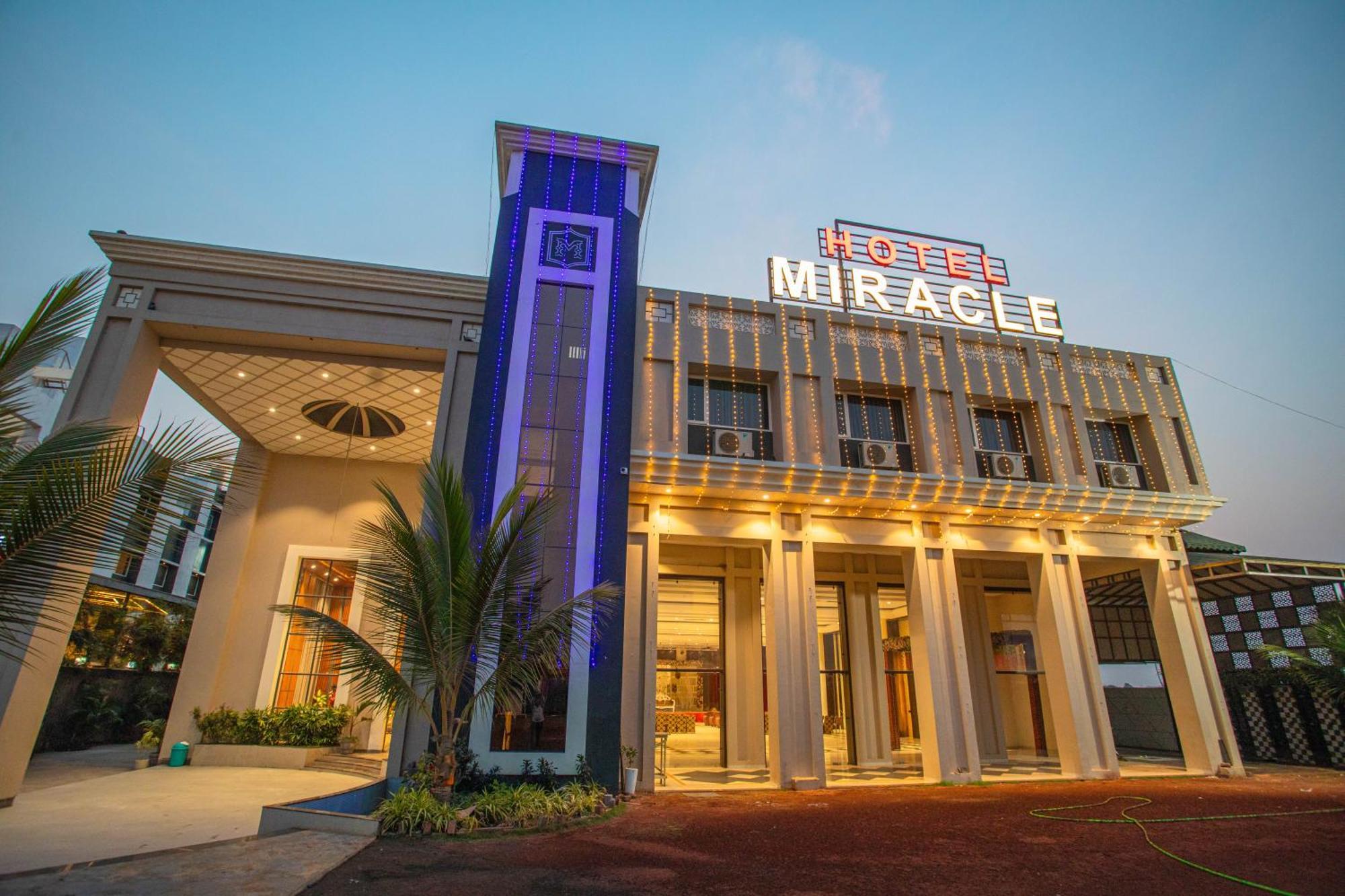 Hotel Miracle 2Km From Mahakal Temple Уджайн Екстериор снимка