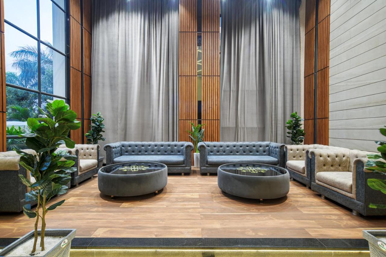 Hotel Miracle 2Km From Mahakal Temple Уджайн Екстериор снимка