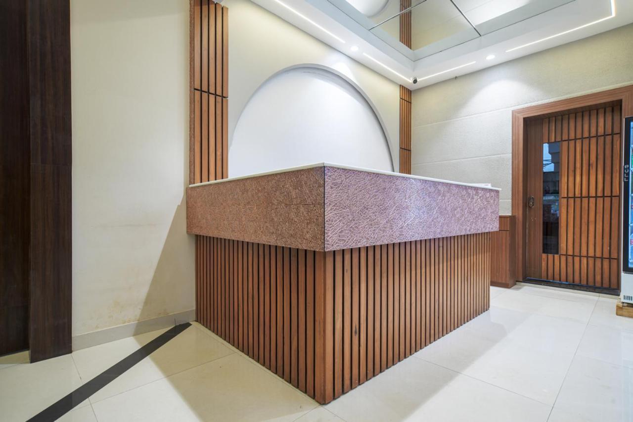 Hotel Miracle 2Km From Mahakal Temple Уджайн Екстериор снимка