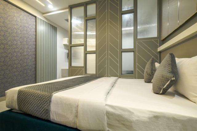 Hotel Miracle 2Km From Mahakal Temple Уджайн Екстериор снимка