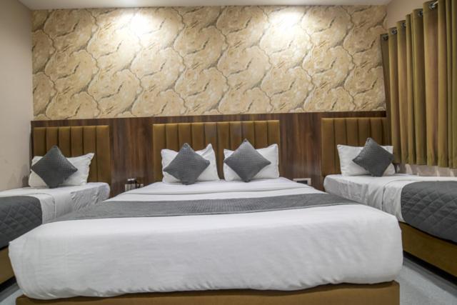 Hotel Miracle 2Km From Mahakal Temple Уджайн Екстериор снимка
