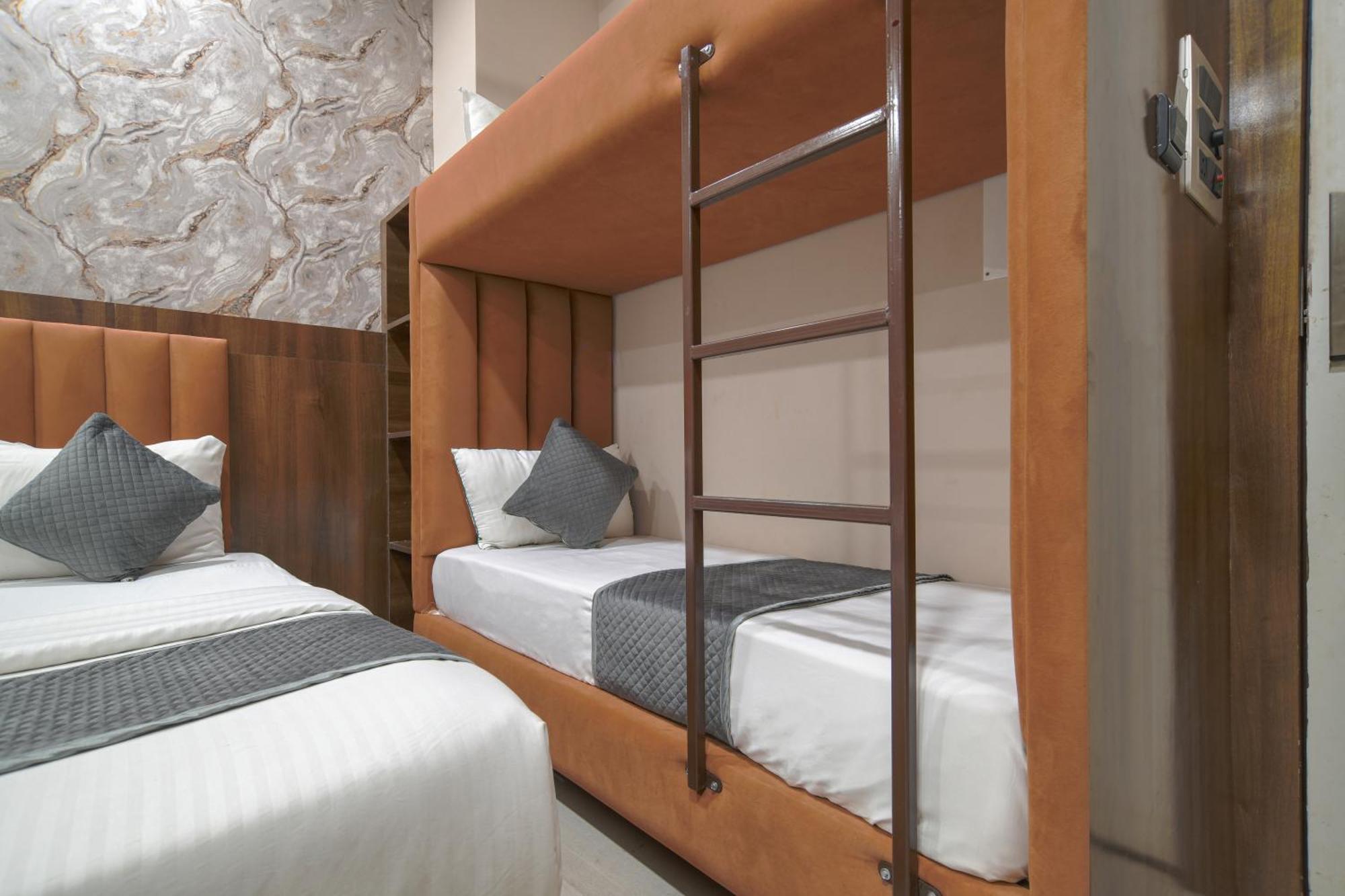 Hotel Miracle 2Km From Mahakal Temple Уджайн Екстериор снимка