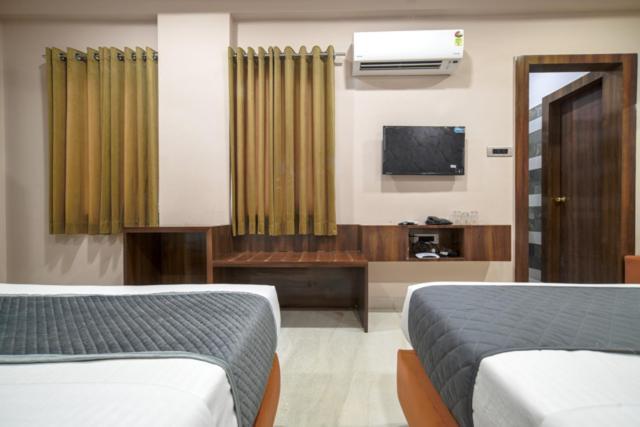 Hotel Miracle 2Km From Mahakal Temple Уджайн Екстериор снимка