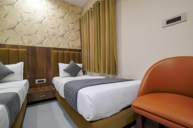 Hotel Miracle 2Km From Mahakal Temple Уджайн Екстериор снимка