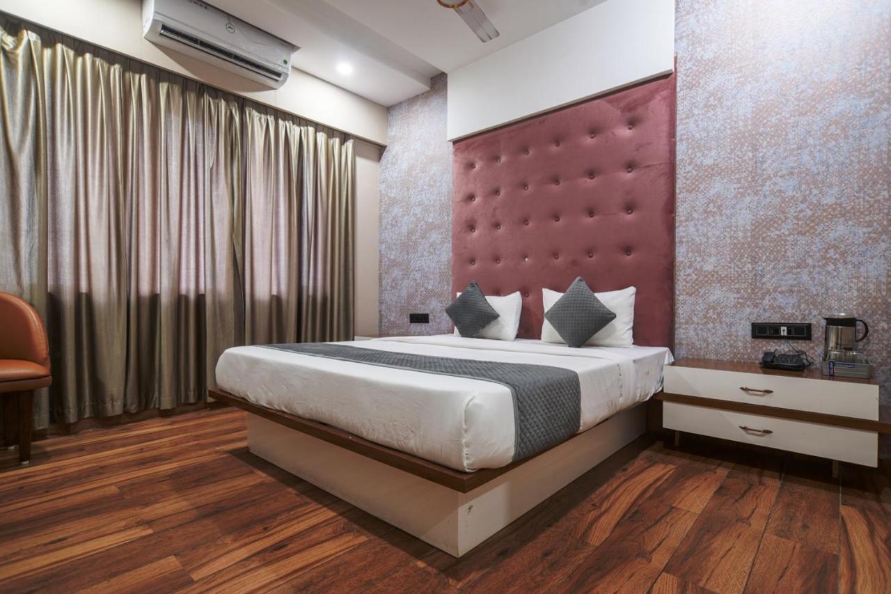 Hotel Miracle 2Km From Mahakal Temple Уджайн Екстериор снимка